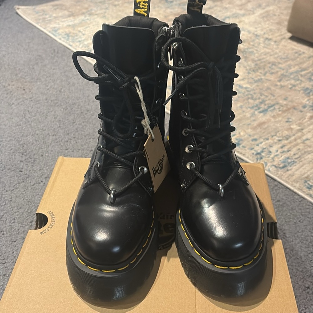 Like New. DR.MARTENS Jadon HDW II Platform Boot - Picture 3 of 8